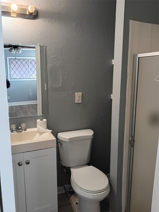 10330 S Oswego St in Houston, TX - Building Photo