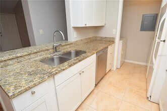 10263 Gandy Blvd N in St. Petersburg, FL - Foto de edificio - Building Photo