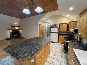 79 Lawrence Rd, Unit 1 in Merrimack, NH - Building Photo - Building Photo
