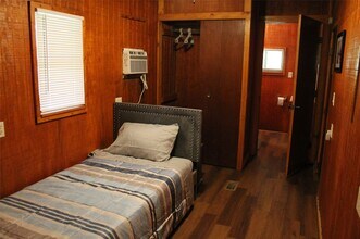 2011 Miller Rd in Rosharon, TX - Foto de edificio - Building Photo