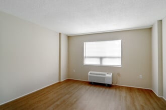 Westgrove Tower Condominiums in Raleigh, NC - Foto de edificio - Interior Photo