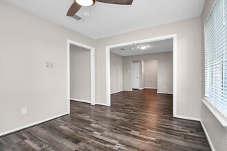 13002 Kingsmill Dr in Sugar Land, TX - Building Photo - Building Photo