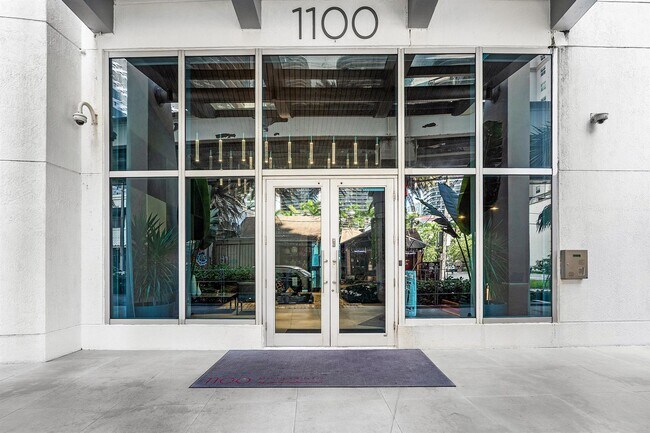 1100 S Miami Ave, Unit 3901 in Miami, FL - Building Photo - Building Photo