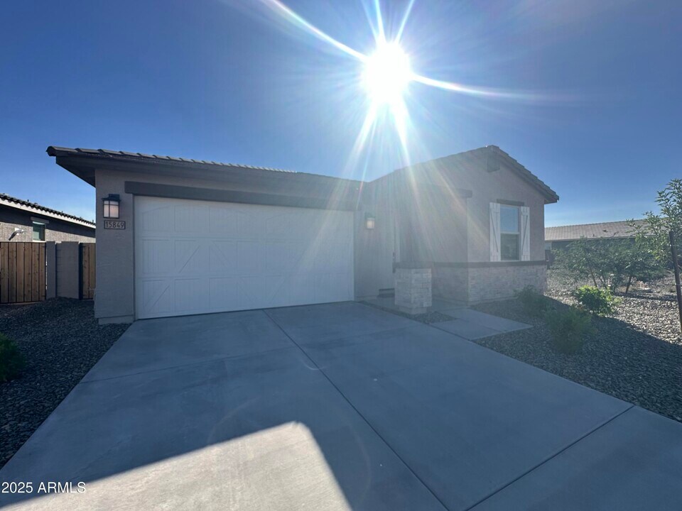 15849 W Gray Fox Trl in Sun City West, AZ - Building Photo