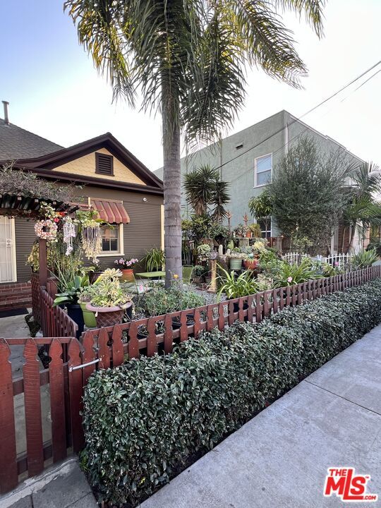 1436 E 4th St in Long Beach, CA - Building Photo - Building Photo