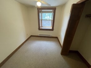 214 Wood St, Unit 1 in Belmont, WI - Foto de edificio - Building Photo