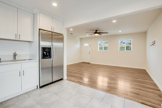 2439 S Burnside Ave, Unit 2439 in Los Angeles, CA - Building Photo - Building Photo