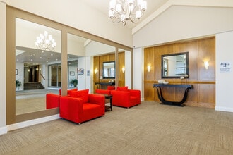 Les Tours Lakeshore in Pointe-claire, QC - Building Photo - Lobby