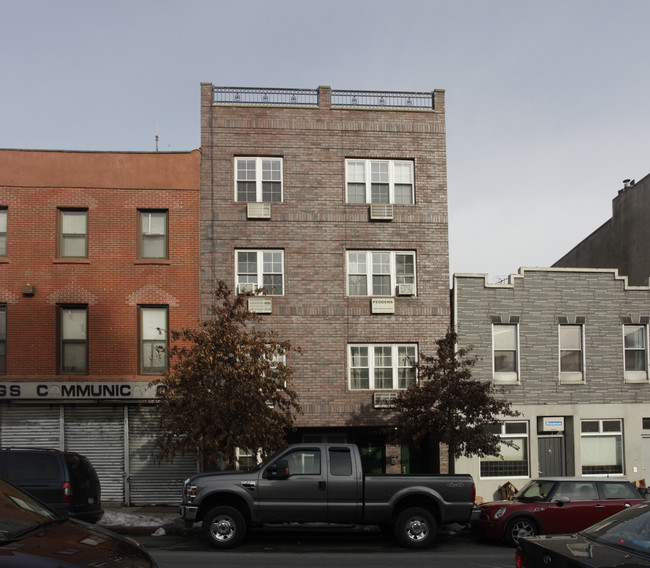 181 Greenpoint Ave in Brooklyn, NY - Foto de edificio - Building Photo