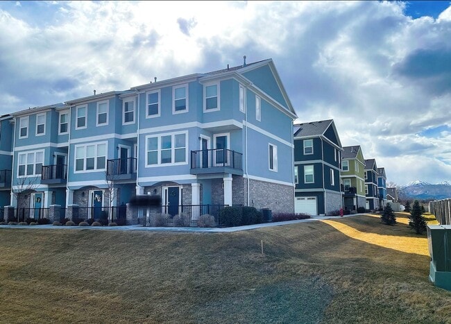 1766 W Dalmeny Way in Riverton, UT - Building Photo - Building Photo