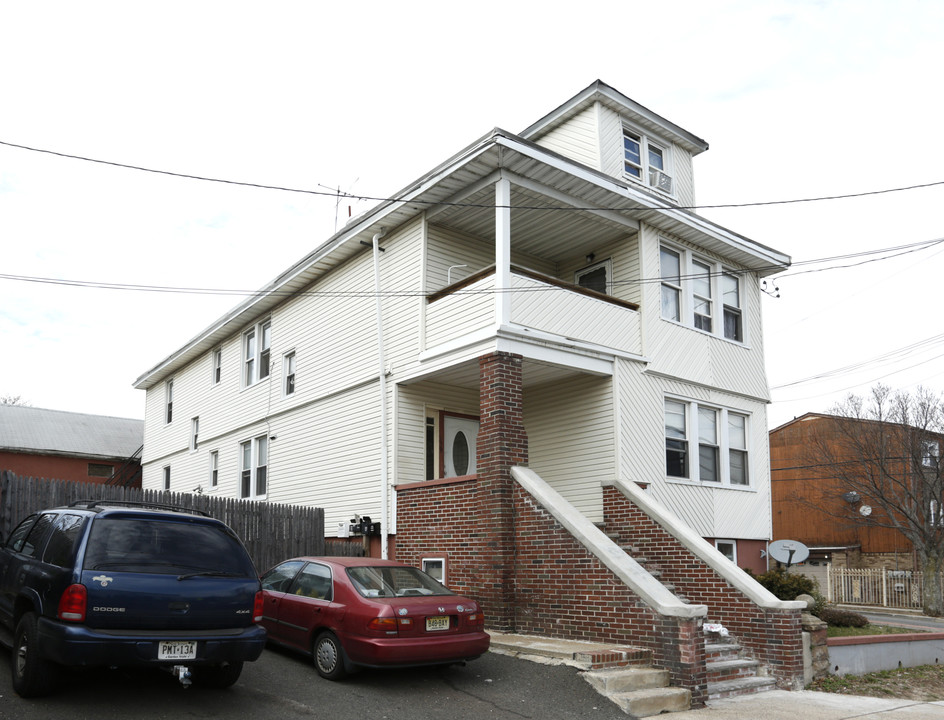 139 Commercial Ave in New Brunswick, NJ - Building Photo