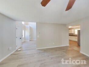 4250 Donna Way in Stonecrest, GA - Foto de edificio - Building Photo