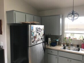 4160 SE 79th Ave, Unit B in Portland, OR - Building Photo - Building Photo