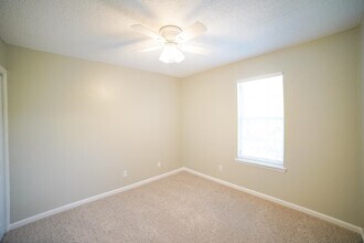 1100 Greentree Ct in Tallahassee, FL - Building Photo - Building Photo