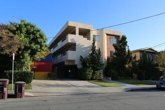 605 E Maple St in Glendale, CA - Foto de edificio - Building Photo