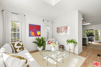 8835 Betty Way in West Hollywood, CA - Building Photo - Building Photo