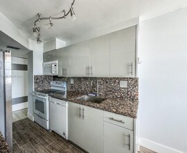 250 174th St in Sunny Isles Beach, FL - Building Photo - Building Photo