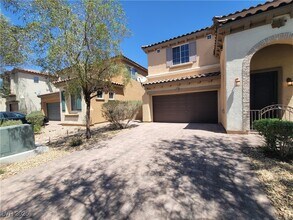 8252 Settlers Inn Ct in Las Vegas, NV - Building Photo - Building Photo