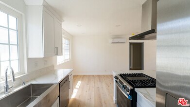 835 S Sherbourne Dr in Los Angeles, CA - Building Photo - Building Photo