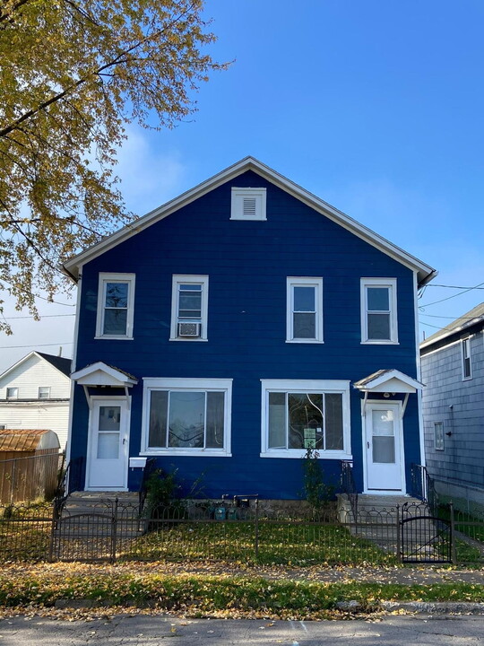 65 Downing St in Plymouth, PA - Building Photo