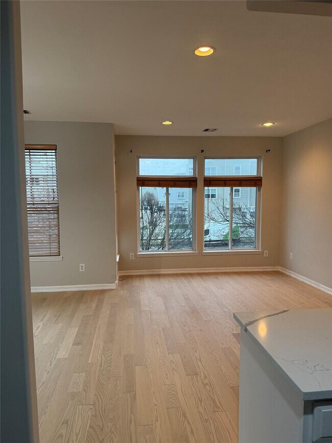 153 Beach 73rd unit 2 St in New York, NY - Building Photo - Building Photo