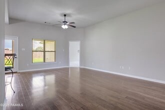 132 Timber Edge Dr, Unit 421 in Youngsville, LA - Building Photo - Building Photo