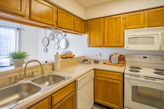 Warrington Apartments in Oklahoma City, OK - Building Photo - Interior Photo