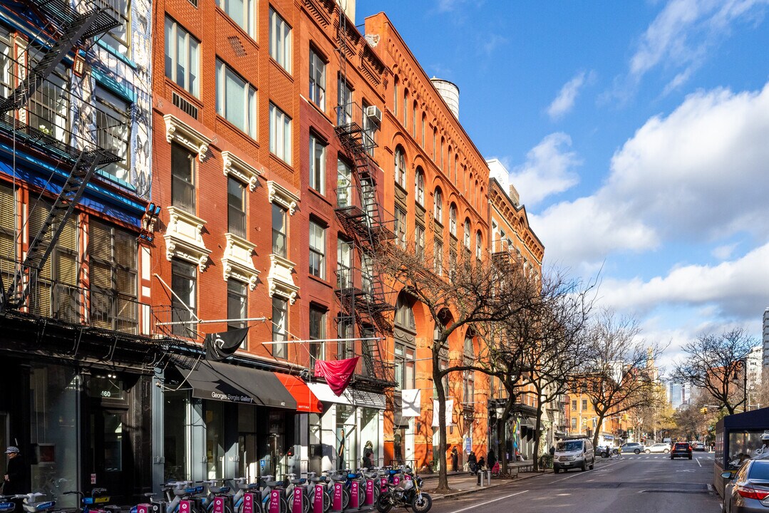 468-472 W Broadway in New York, NY - Foto de edificio