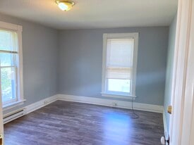 205 E Sanborn St, Unit 2 in Winona, MN - Building Photo