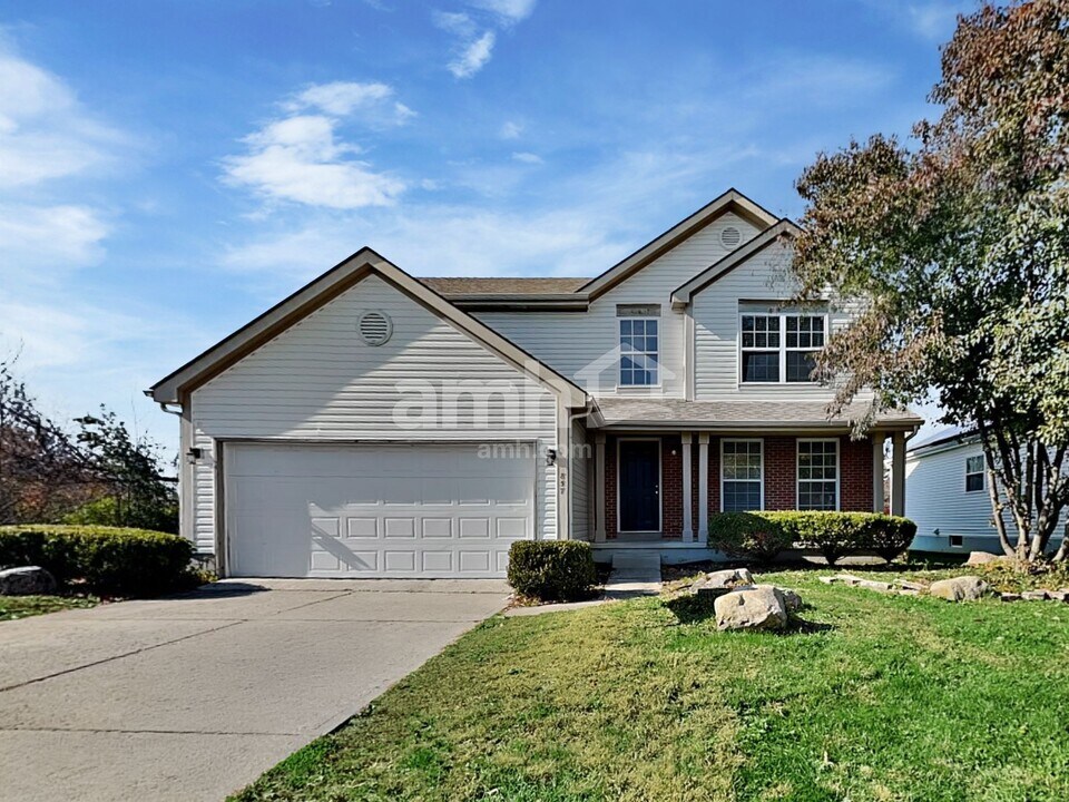 857 Cedar Run Dr in Blacklick, OH - Foto de edificio