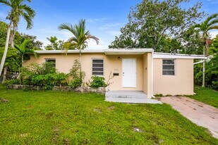 1410 NE 156th Terrace in North Miami Beach, FL - Building Photo