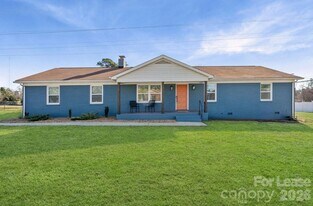 16808 Knoxwood Dr in Huntersville, NC - Building Photo