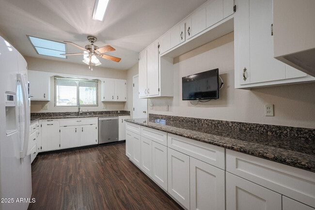 10832 W Saratoga Cir in Sun City, AZ - Foto de edificio - Building Photo