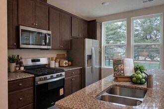 616 Sadie Cir in New Brunswick, NJ - Building Photo - Building Photo