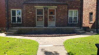 6340 Bancroft Ave, Unit 1E