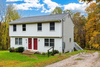 75 Daniel St in East Hampton, CT - Building Photo - Building Photo