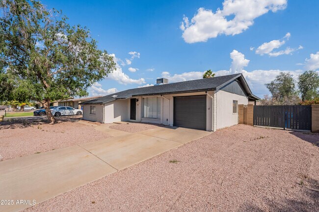 1821 W Libby St in Phoenix, AZ - Building Photo - Building Photo