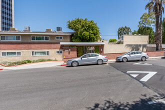 4610 Densmore Ave in Encino, CA - Building Photo - Building Photo