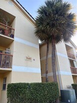 7680 Westwood Dr in Tamarac, FL - Building Photo