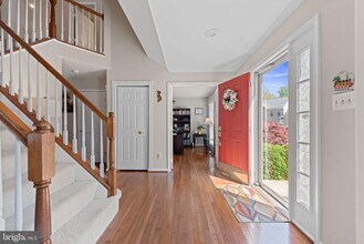 8104 Creekview Dr in Springfield, VA - Building Photo - Building Photo