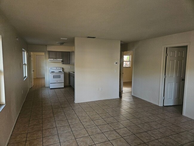 5619-5617 7th St Ct E in Bradenton, FL - Building Photo - Building Photo