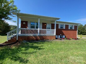 800 St James Church Rd in Newton, NC - Building Photo