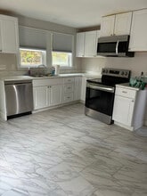 320 Tinkham St in New Bedford, MA - Building Photo - Building Photo