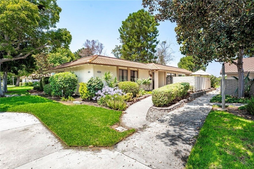 3093 Via Serena N, Unit B in Laguna Hills, CA - Building Photo