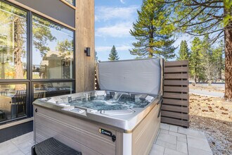 10131 Jake's Wy in Truckee, CA - Building Photo - Building Photo