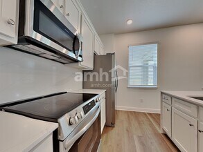 6781 Atlantic Bch Ave in Wesley Chapel, FL - Building Photo - Building Photo