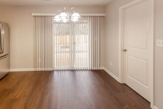 10060 Nolton Cir in Cordova, TN - Foto de edificio - Building Photo