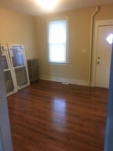 1120 Cedar Ave, Unit First Floor Left in Scranton, PA - Foto de edificio - Building Photo