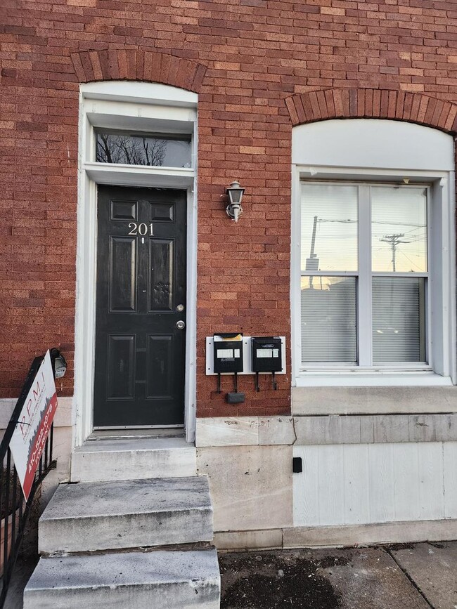 property at 201 N Ellwood Ave