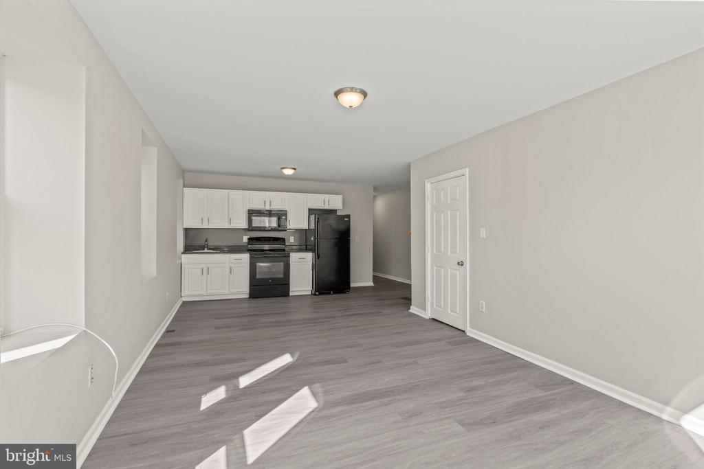 1018 S 52nd St in Philadelphia, PA - Building Photo